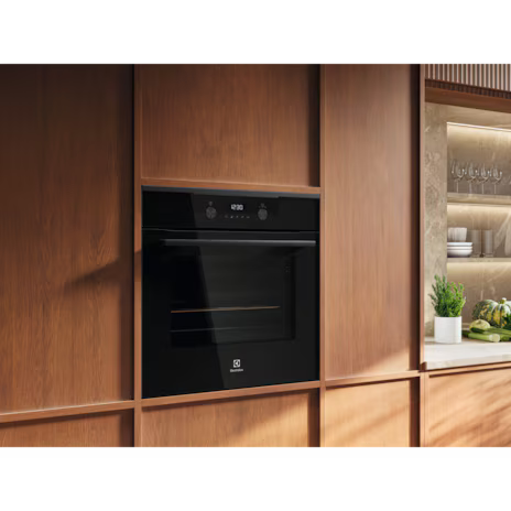 Electrolux 60cm 600 SenseCook SteamBake built-in single steam oven with 71L capacity |KODDP37H