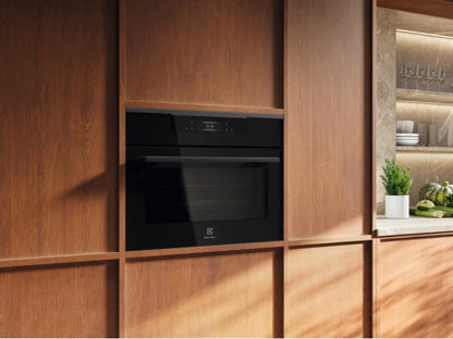 Electrolux series 800 MealAssist CombiQuick 60 x 46cm 44L Full Color TFT Display WiFi Pizza Function Temperature Probe Black |KVLBE09H