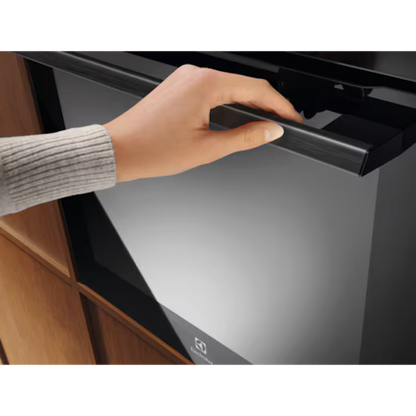 Electrolux 60cm 500 SurroundCook built-in single oven with 71L capacity |KOFDP16Z