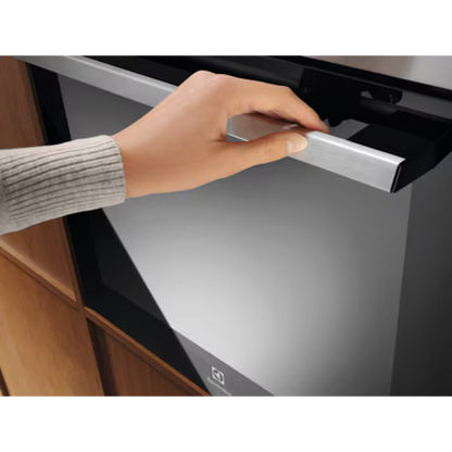 Electrolux 60cm 300 Series built-in single oven with 65L capacity |KOHGE00BX