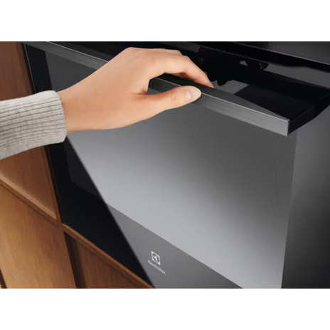 Electrolux 60cm 600 SenseCook SteamBake built-in single steam oven with 71L capacity |KODDP37H