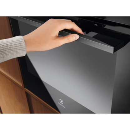 Electrolux 60cm 600 SenseCook SteamBake built-in single steam oven with 71L capacity |KODDP37H