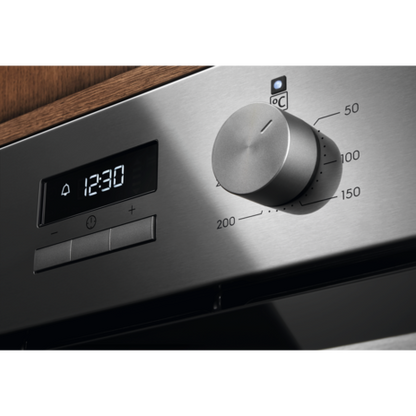 Electrolux 60cm 300 Series built-in single oven with 65L capacity |KOHGE00BX