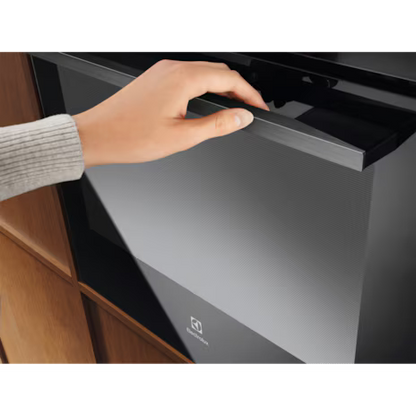 Electrolux 60cm 700 MealAssist SteamCrisp built-in single steam oven with 72L capacity |KOCAP3XH