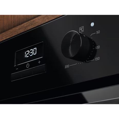 Electrolux 60cm 300 Series built-in single oven with 65L capacity |KOHGE00BK - Urbancucine 