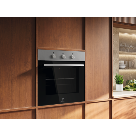 Electrolux 60cm 300 Series built-in single oven with 65L capacity |KOHHE00BX - Urbancucine 