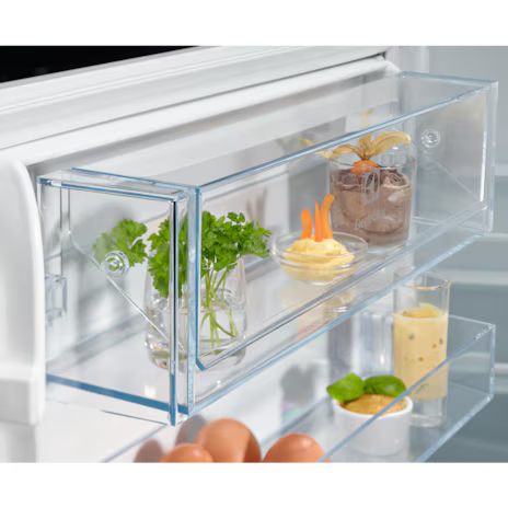 Electrolux Built in 800 Series bottom freezer refrigerator 244L |ENC8MD18R0
