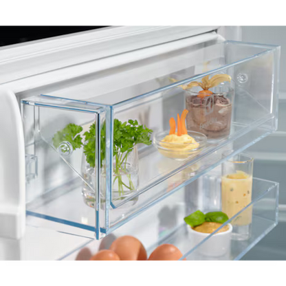 Electrolux Built in 800 Series bottom freezer refrigerator 244L |ENC8MD18R0