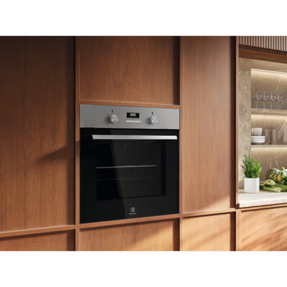 Electrolux 60cm 300 Series built-in single oven with 65L capacity |KOHGE00BX