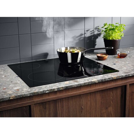 Electrolux 60cm UltimateTaste 300 built-in induction hob with 4 cooking zones |LIB60420CK