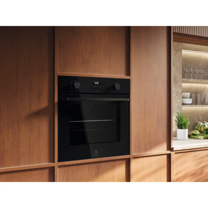 Electrolux 60cm 300 Series built-in single oven with 65L capacity |KOHGE00BK - Urbancucine 