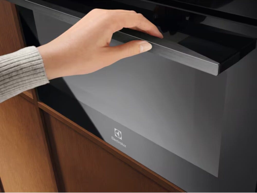 Electrolux series 800 MealAssist CombiQuick 60 x 46cm 44L Full Color TFT Display WiFi Pizza Function Temperature Probe Black |KVLBE09H